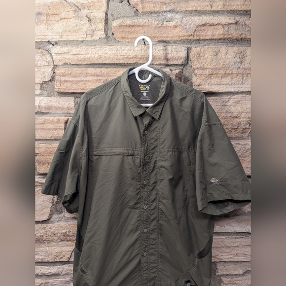 Mountain Hardwear Men's short sleeve Button-Up Shirt - Picture 4 of 9